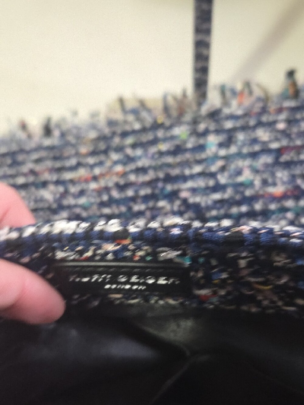 Kurt Geiger Large Kensignton Tweed Chain-Handle Shoulder Bag in Navy Mix - Picture 5 of 10
